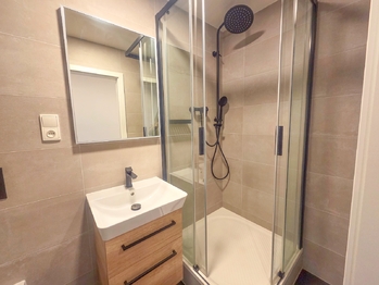 koupelna - Pronájem bytu 1+kk v osobním vlastnictví 27 m², České Budějovice