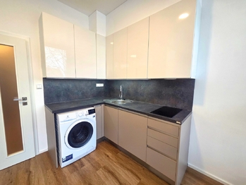 kuchyňská linka - Pronájem bytu 1+kk v osobním vlastnictví 27 m², České Budějovice