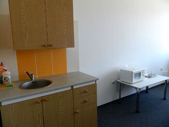 Kuchyňka. - Pronájem kancelářských prostor 17 m², Tábor