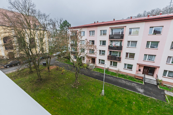 Výhled z bytu - Prodej bytu 2+1 v osobním vlastnictví 64 m², Chlumec