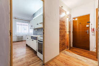 Vstupní chodba - Prodej bytu 2+1 v osobním vlastnictví 64 m², Chlumec