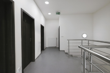 chodba-prostor nad schodištěm - Pronájem kancelářských prostor 180 m², Praha 4 - Chodov