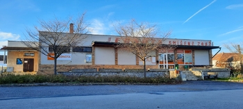 budova prodejny Jednota - Prodej bytu 2+1 v osobním vlastnictví 867 m², Dešná