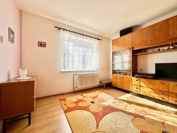 obývací pokoj - Prodej domu 109 m², Rybitví
