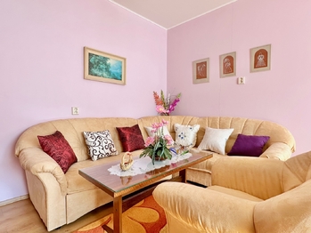 obývací pokoj - Prodej domu 109 m², Rybitví