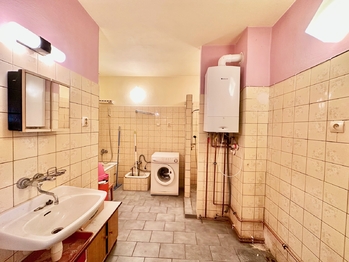 koupelna - Prodej domu 109 m², Rybitví