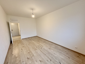 Ložnice - Prodej bytu 2+kk v osobním vlastnictví 67 m², Praha 9 - Dolní Počernice