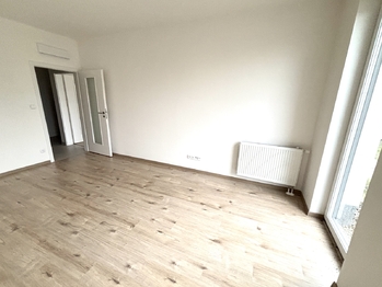 Ložnice - Prodej bytu 2+kk v osobním vlastnictví 62 m², Praha 9 - Dolní Počernice