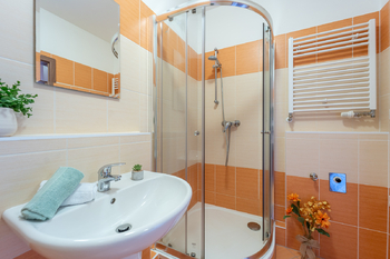 Pronájem bytu 1+kk v osobním vlastnictví 7476 m², Praha 9 - Kyje