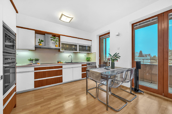 Prodej bytu 2+kk v osobním vlastnictví 71 m², Praha 5 - Hlubočepy