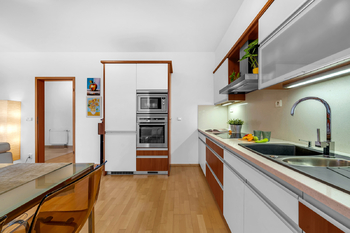 Prodej bytu 2+kk v osobním vlastnictví 71 m², Praha 5 - Hlubočepy