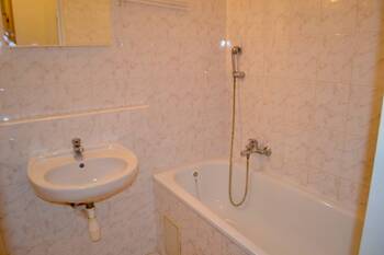 Koupelna - Pronájem bytu 1+1 v osobním vlastnictví 31 m², Luštěnice