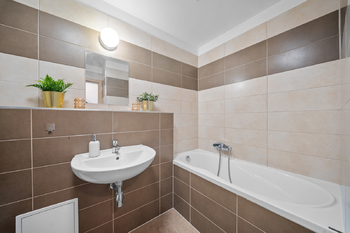 Prodej bytu 1+kk v osobním vlastnictví 35 m², Hostivice