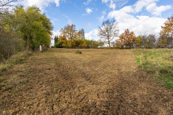 Prodej pozemku 1306 m², Benešov