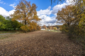 Prodej pozemku 1306 m², Benešov