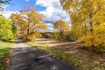 Prodej pozemku 1306 m², Benešov