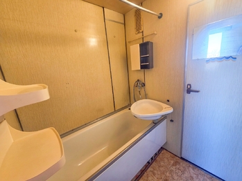 koupelna - Prodej bytu 3+1 v osobním vlastnictví 66 m², České Budějovice