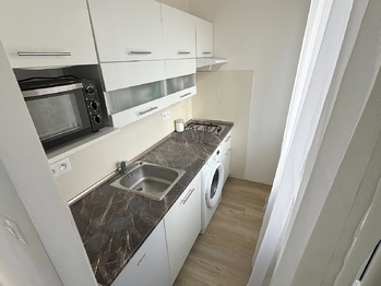 Kuchyně - Prodej bytu 1+kk v osobním vlastnictví 27 m², Kladno