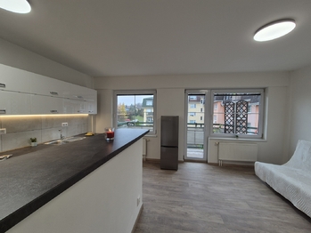 pokoj 1 - Pronájem bytu 2+kk v osobním vlastnictví 51 m², Kladno