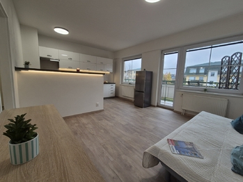 pokoj 1 - Pronájem bytu 2+kk v osobním vlastnictví 51 m², Kladno