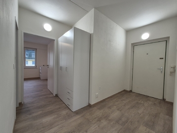 předsíň - Pronájem bytu 2+kk v osobním vlastnictví 51 m², Kladno