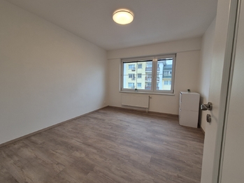 pokoj 2 - Pronájem bytu 2+kk v osobním vlastnictví 51 m², Kladno