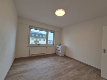 pokoj 2 - Pronájem bytu 2+kk v osobním vlastnictví 51 m², Kladno