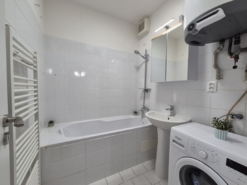 koupelna - Pronájem bytu 2+kk v osobním vlastnictví 51 m², Kladno