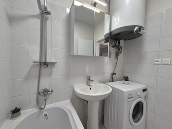 koupelna - Pronájem bytu 2+kk v osobním vlastnictví 51 m², Kladno