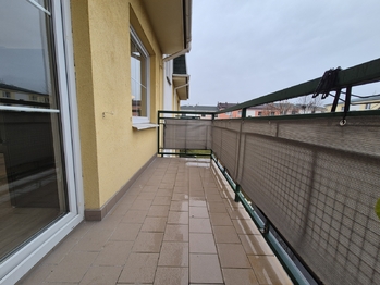 balkon - Pronájem bytu 2+kk v osobním vlastnictví 51 m², Kladno