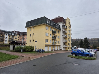 budova - Pronájem bytu 2+kk v osobním vlastnictví 51 m², Kladno