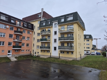 budova - Pronájem bytu 2+kk v osobním vlastnictví 51 m², Kladno