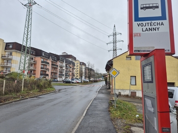 zastávka MHD - Pronájem bytu 2+kk v osobním vlastnictví 51 m², Kladno