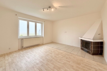 obývací pokoj - Prodej bytu 3+1 v družstevním vlastnictví 77 m², Dušníky