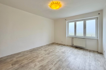 ložnice - Prodej bytu 3+1 v družstevním vlastnictví 77 m², Dušníky