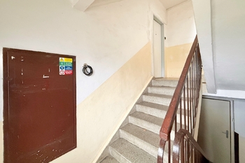 chodba - Prodej bytu 3+1 v družstevním vlastnictví 77 m², Dušníky