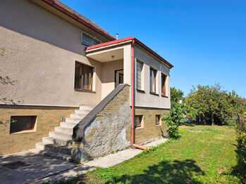 Vstup do domu. - Prodej domu 230 m², Městec Králové