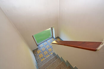 Schodiště do 2. NP. - Prodej domu 230 m², Městec Králové