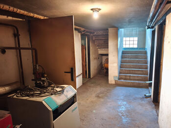 Suterén - garáž, kotelna, technické zázemí, prádelna atd. - Prodej domu 230 m², Městec Králové