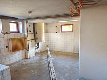 Suterén - garáž, kotelna, technické zázemí, prádelna atd. - Prodej domu 230 m², Městec Králové