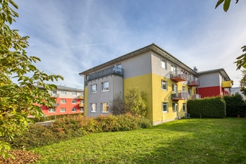 Pohled na dům - Prodej bytu 2+kk v osobním vlastnictví 38 m², Praha 9 - Vinoř