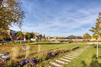 Nedaleký park s dětským hřištěm - Prodej bytu 2+kk v osobním vlastnictví 38 m², Praha 9 - Vinoř