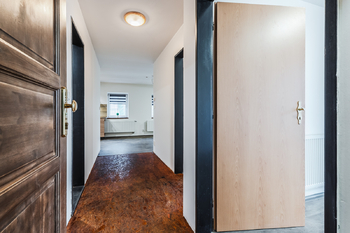 Chodba 2.bytu - Prodej domu 180 m², Desná