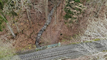 Hranice parcely č.2133 a její severní hranice bezprostředně za železničním mostkem - Prodej pozemku 5535 m², Železný Brod