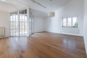 Obývací pokoj - Pronájem bytu 3+kk v osobním vlastnictví 188 m², Praha 9 - Satalice