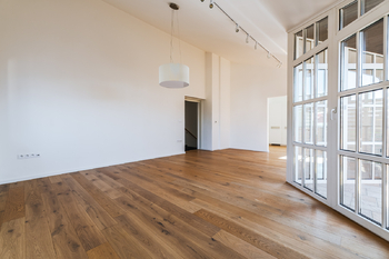 Obývací pokoj - Pronájem bytu 3+kk v osobním vlastnictví 188 m², Praha 9 - Satalice