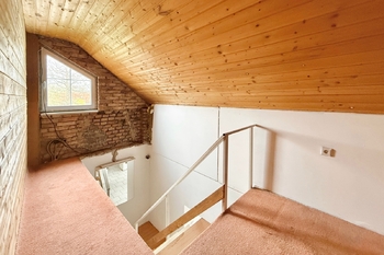 schodiště - Prodej domu 152 m², Neratovice