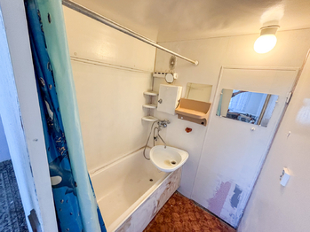 koupelna - Prodej bytu 3+1 v osobním vlastnictví 87 m², Varnsdorf