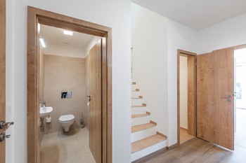 Pronájem domu 107 m², Praha 9 - Hostavice