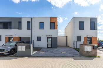 Pronájem domu 107 m², Praha 9 - Hostavice